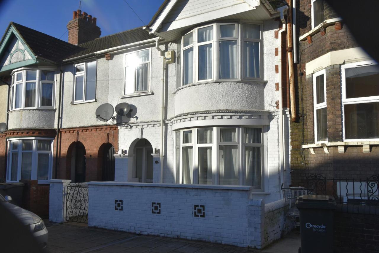 Clarendon House Hotel Luton  Exterior photo